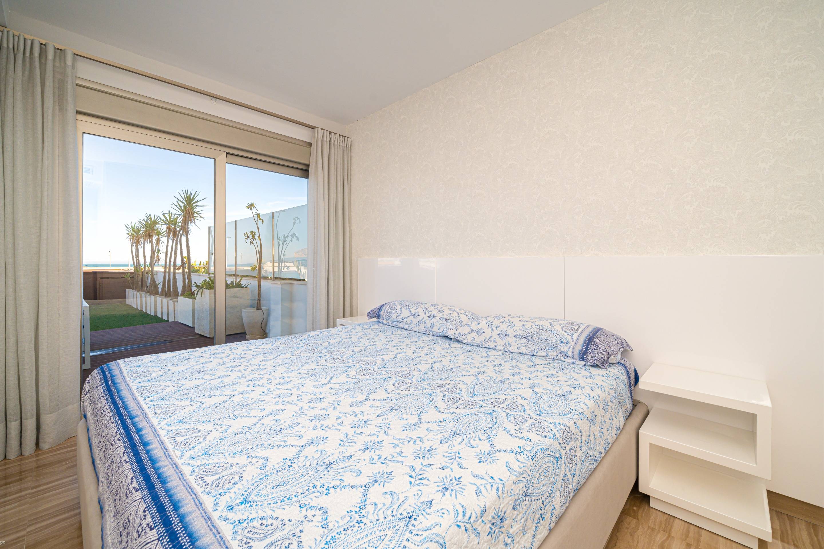 Lyxig lägenhet på strandpromenaden Arenal i Javea