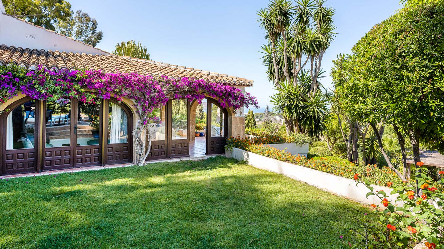 Villa mediterránea y tradicional con vistas en Javea