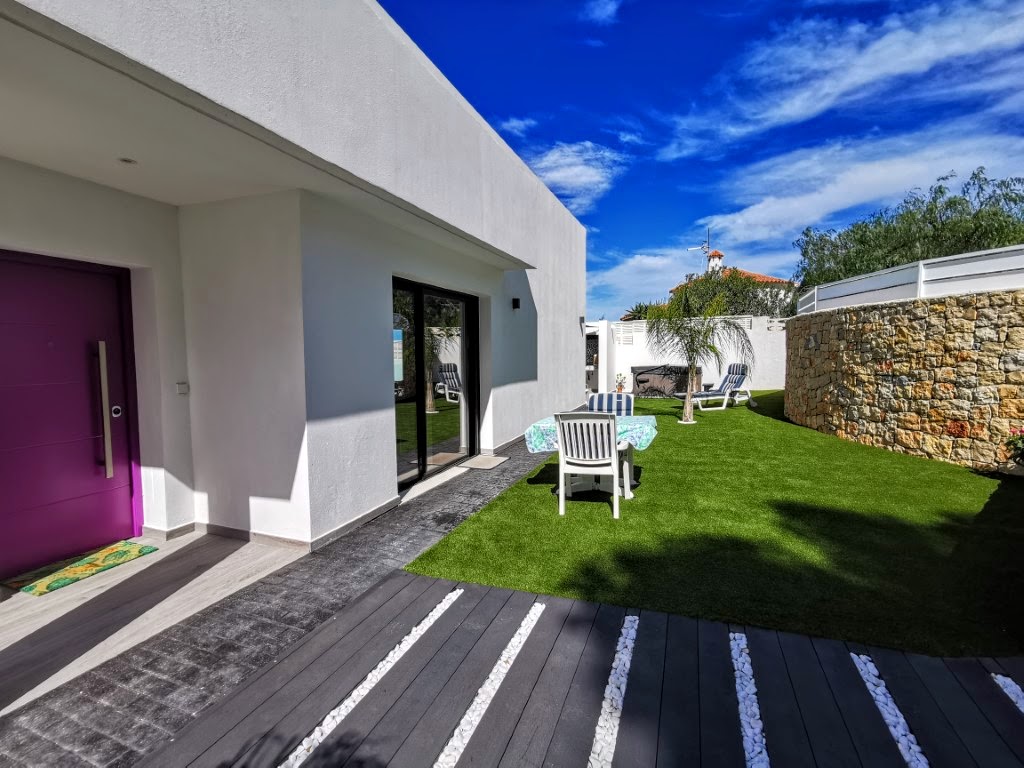 Villa de diseño moderno en Denia con vistas fantásticas al mar